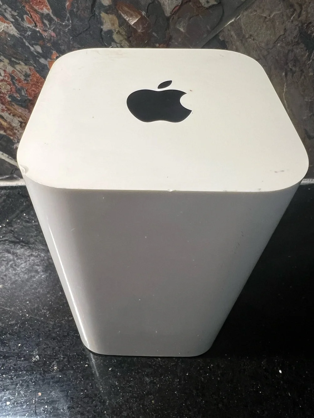 Apple White Tower Wireless Router with Apple Logo